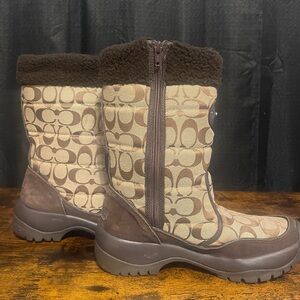 Coach Womens Sonya Winter Boots Brown Monogram Lined MidCalf Zip 7.5 Vibram Sole